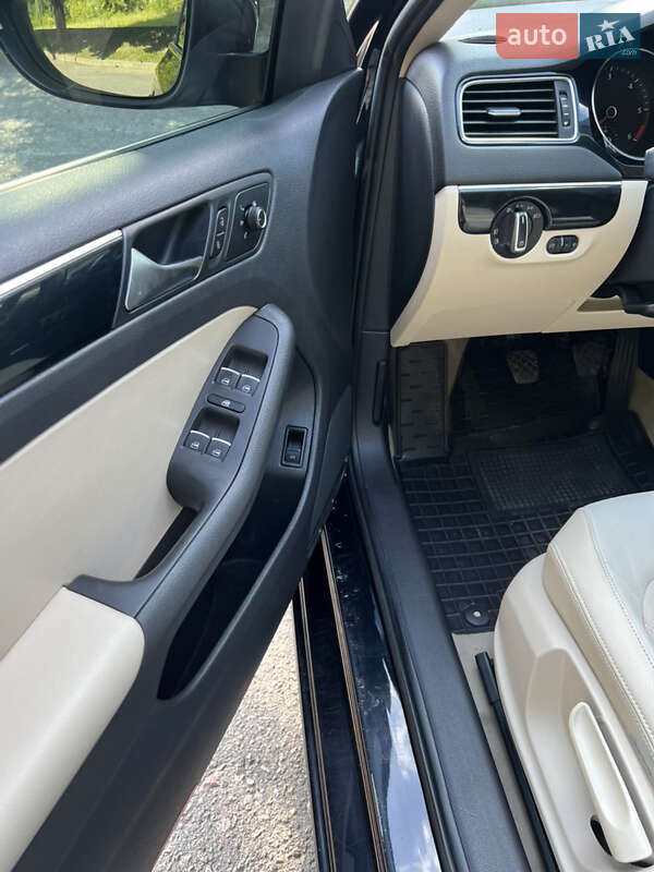 Седан Volkswagen Jetta 2016 в Рівному фото 13 Седан Volkswagen Jetta 2016 в Рівному