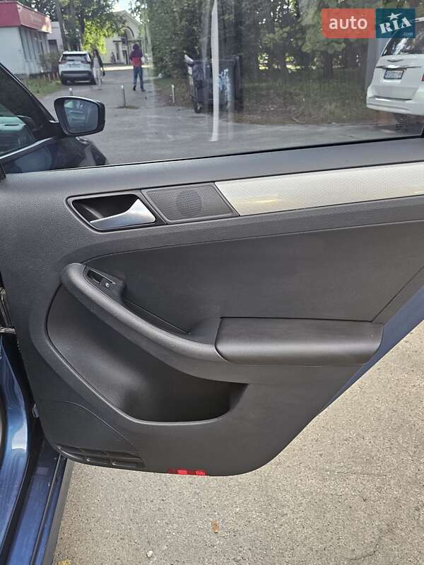 Седан Volkswagen Jetta 2014 в Киеве