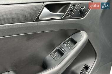 Седан Volkswagen Jetta 2014 в 