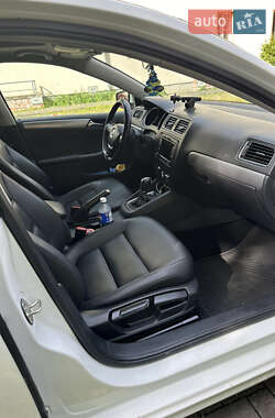 Седан Volkswagen Jetta 2015 в 