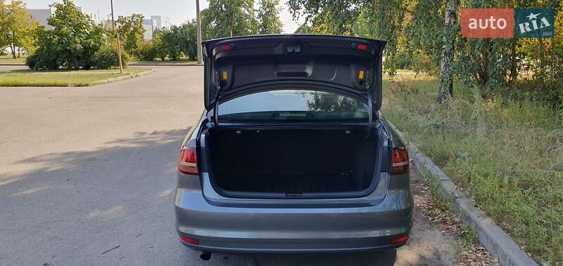 Седан Volkswagen Jetta 2016 в Киеве
