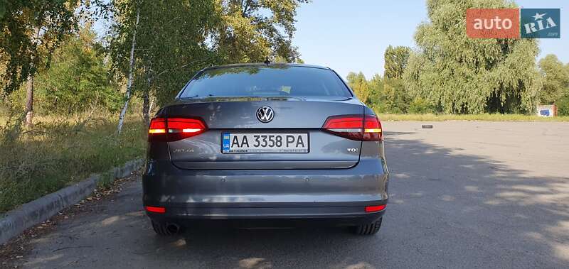 Седан Volkswagen Jetta 2016 в Киеве