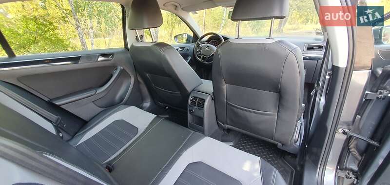 Седан Volkswagen Jetta 2016 в Киеве