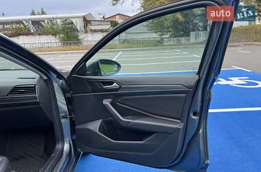 Седан Volkswagen Jetta 2019 в 