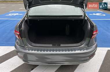 Седан Volkswagen Jetta 2019 в 