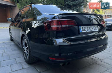 Седан Volkswagen Jetta 2015 в 