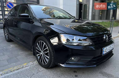 Седан Volkswagen Jetta 2015 в 