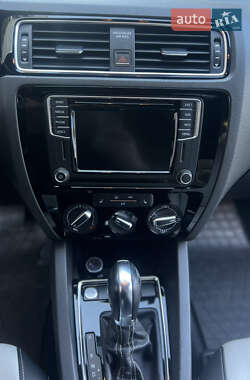 Седан Volkswagen Jetta 2015 в 