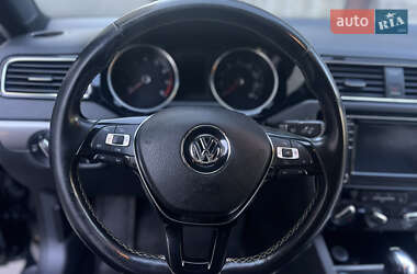 Седан Volkswagen Jetta 2015 в 