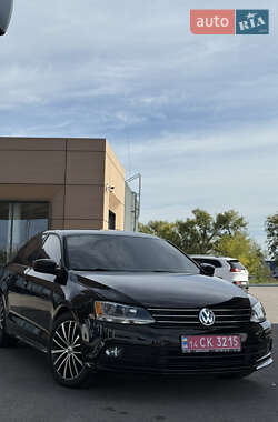 Седан Volkswagen Jetta 2015 в 