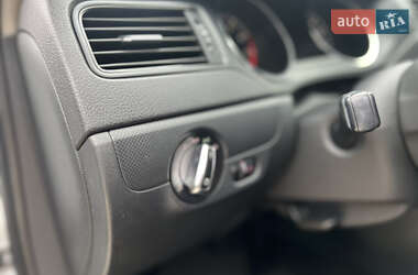 Седан Volkswagen Jetta 2016 в 