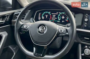 Седан Volkswagen Jetta 2018 в 