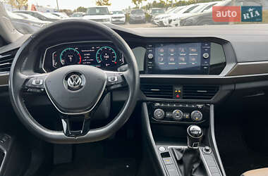Седан Volkswagen Jetta 2018 в 