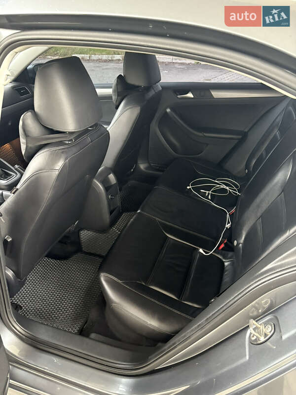 Седан Volkswagen Jetta 2014 в Хмельницком