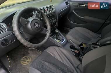 Седан Volkswagen Jetta 2011 в 
