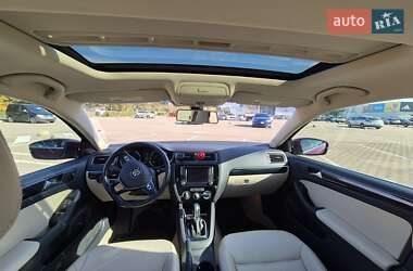 Седан Volkswagen Jetta 2016 в 