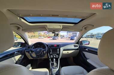 Седан Volkswagen Jetta 2016 в 