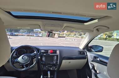 Седан Volkswagen Jetta 2016 в 