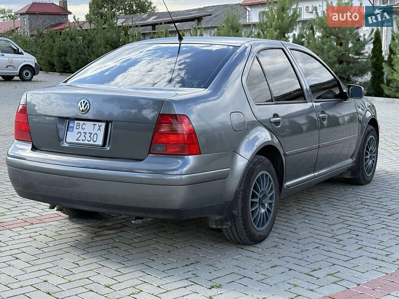 Седан Volkswagen Jetta 2003 в Золочеве