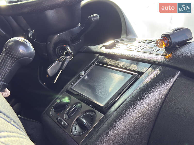 Седан Volkswagen Jetta 2003 в Золочеве
