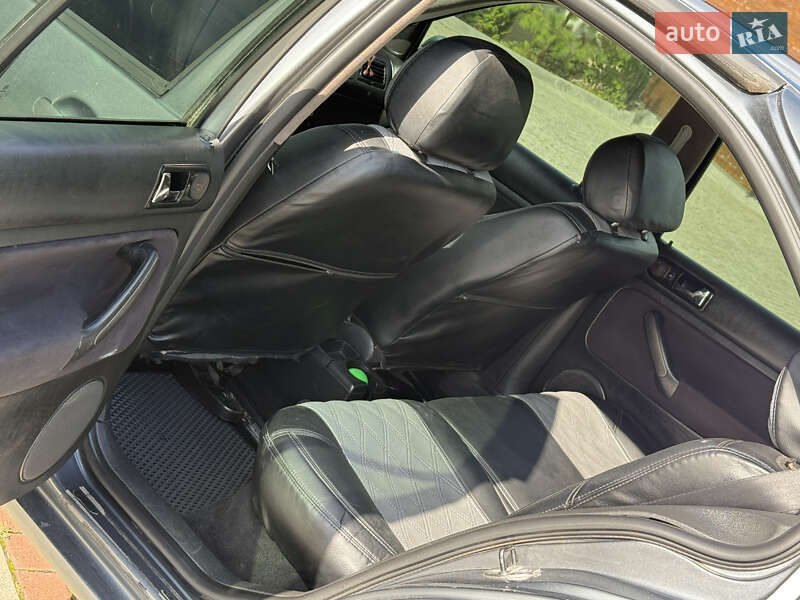 Седан Volkswagen Jetta 2003 в Золочеве