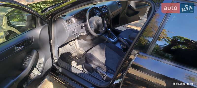 Седан Volkswagen Jetta 2014 в Хмельницькому