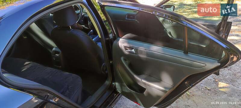 Седан Volkswagen Jetta 2014 в Хмельницькому