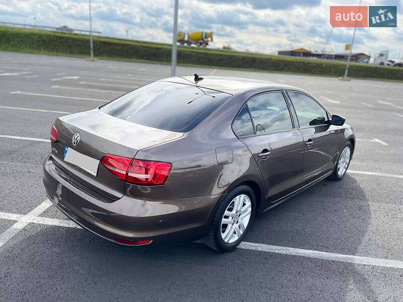 Седан Volkswagen Jetta 2014 в Львові