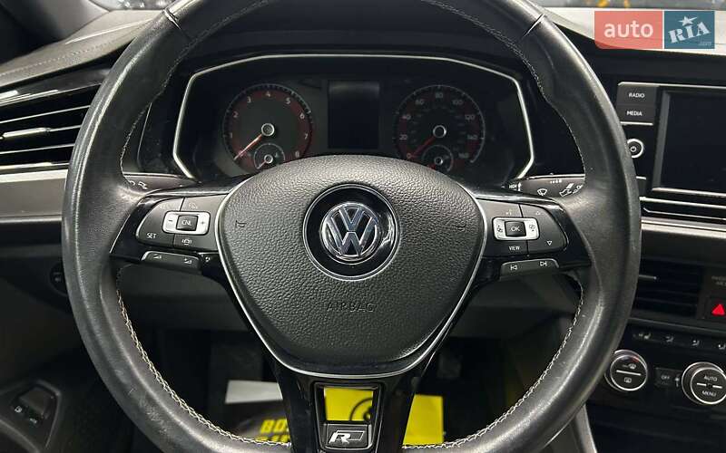 Седан Volkswagen Jetta 2020 в Черновцах