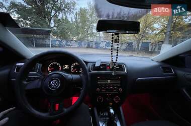 Седан Volkswagen Jetta 2011 в 