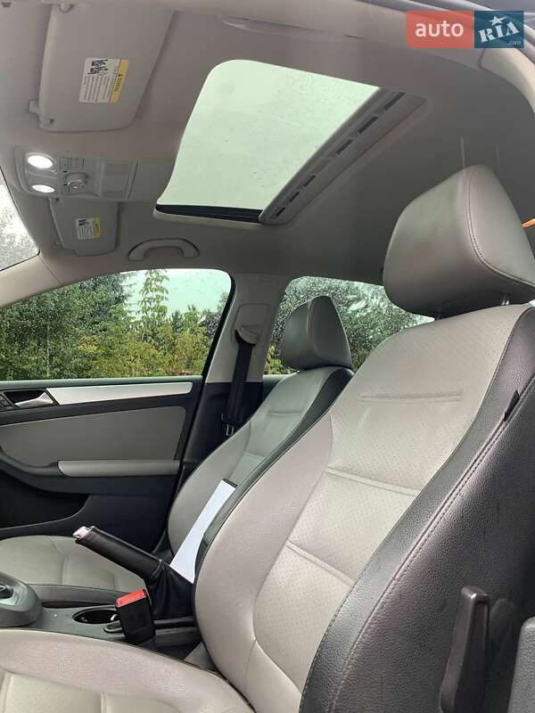 Седан Volkswagen Jetta 2013 в Виннице