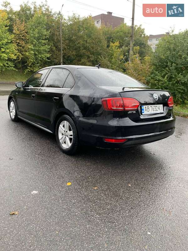 Седан Volkswagen Jetta 2013 в Виннице