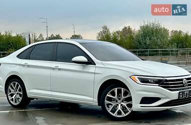 Седан Volkswagen Jetta 2019 в 