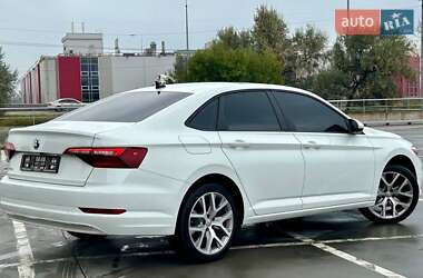 Седан Volkswagen Jetta 2019 в 