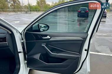Седан Volkswagen Jetta 2019 в 