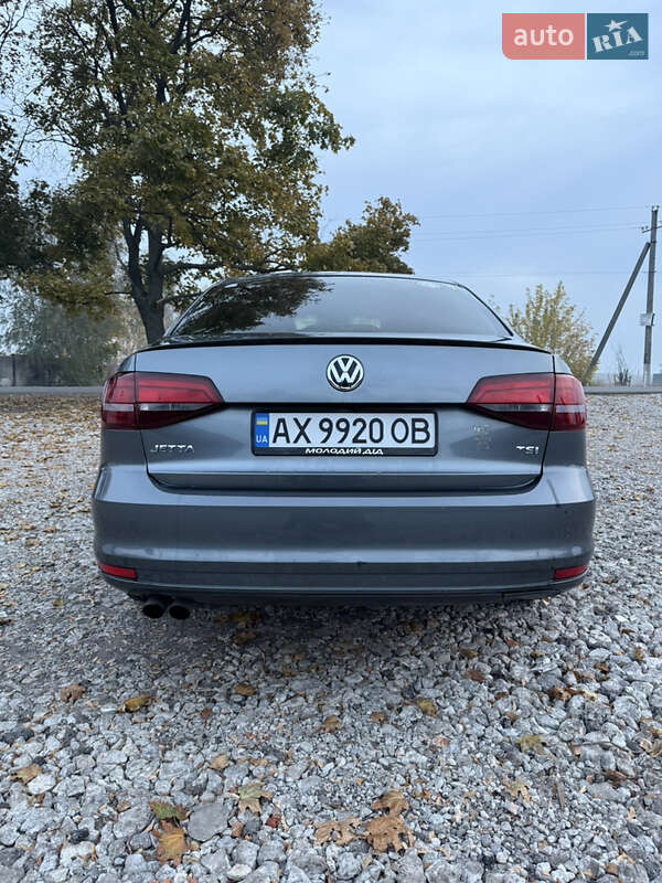 Седан Volkswagen Jetta 2016 в Печенегах