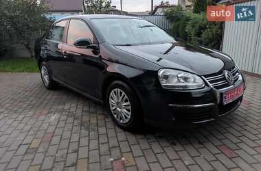 Седан Volkswagen Jetta 2010 в Владимире