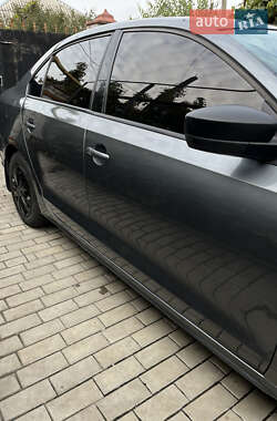 Седан Volkswagen Jetta 2014 в 