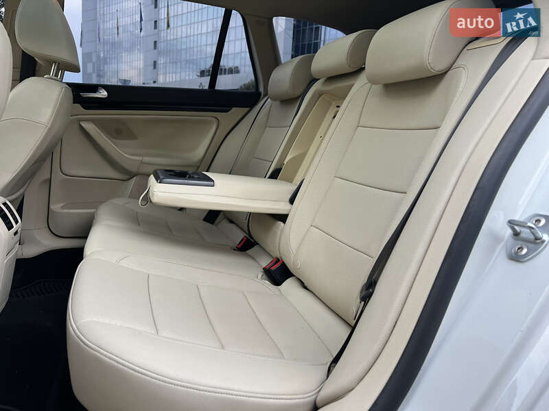 Универсал Volkswagen Jetta 2010 в Киеве фото 46 Универсал Volkswagen Jetta 2010 в Киеве