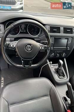 Седан Volkswagen Jetta 2016 в 
