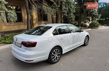 Седан Volkswagen Jetta 2016 в 
