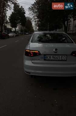 Седан Volkswagen Jetta 2016 в 