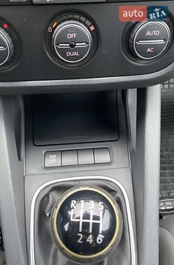 Седан Volkswagen Jetta 2008 в  фото 10 Седан Volkswagen Jetta 2008 в