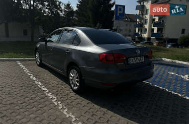 Седан Volkswagen Jetta 2011 в 