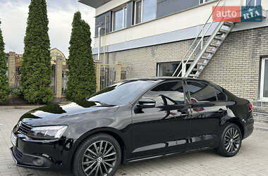 Седан Volkswagen Jetta 2013 в 