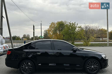 Седан Volkswagen Jetta 2013 в 