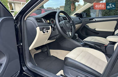 Седан Volkswagen Jetta 2013 в 