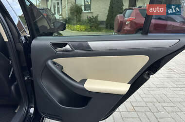 Седан Volkswagen Jetta 2013 в 