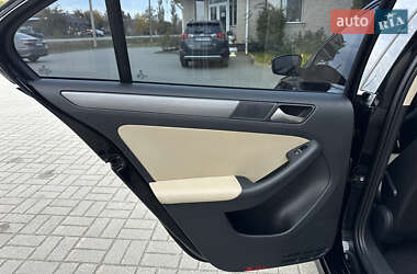 Седан Volkswagen Jetta 2013 в 