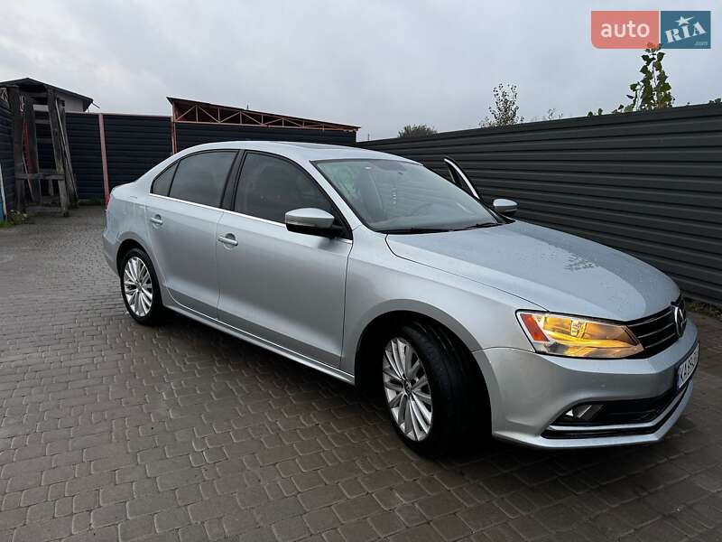 Седан Volkswagen Jetta 2015 в 